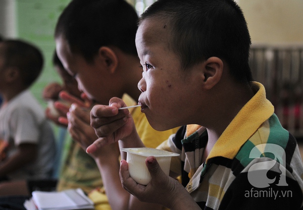 trẻ nhỏ tại chùa Bồ Đề